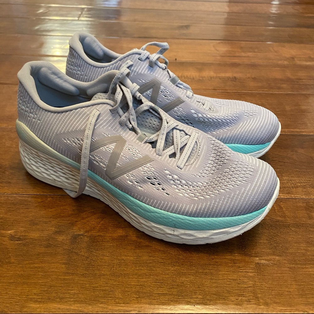 New balance tennis shoes